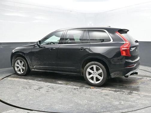 2020 Volvo XC90 T6 Momentum
