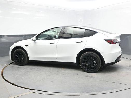 Pearl White Multi-Coat 2022 Tesla Model Y Long Range Dual Motor All-Wheel Drive