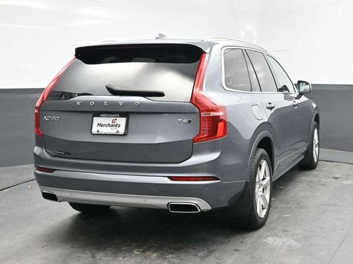 2020 Volvo XC90 T6 Momentum