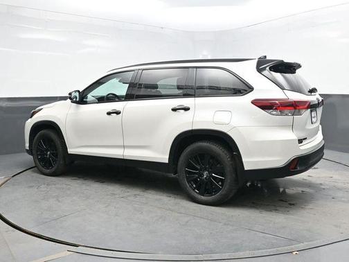 Blizzard Pearl 2019 Toyota Highlander SE