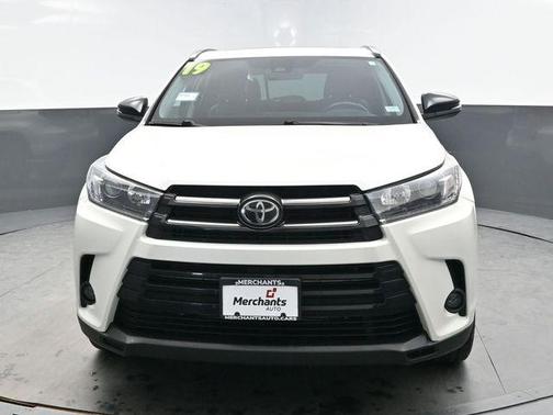 Blizzard Pearl 2019 Toyota Highlander SE