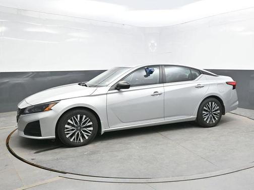 Brilliant Silver Metallic 2024 Nissan Altima 2.5 SV
