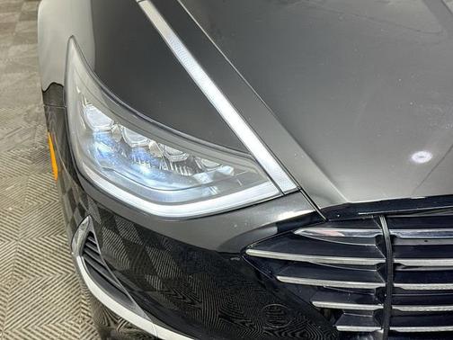Black 2023 Hyundai SONATA SE