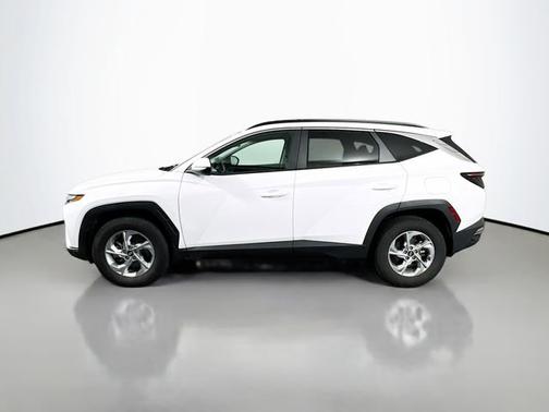 White 2023 Hyundai TUCSON SEL