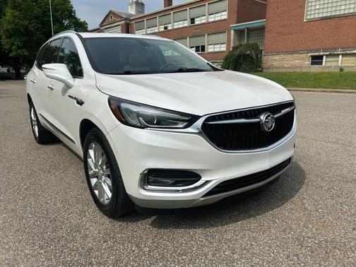white 2018 Buick Enclave Essence