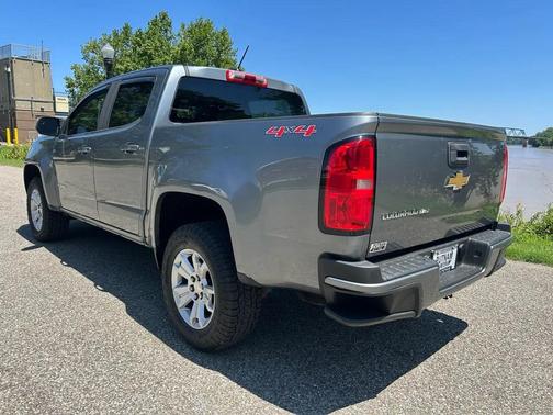 gray 2018 Chevrolet Colorado LT
