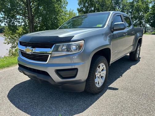 gray 2018 Chevrolet Colorado LT