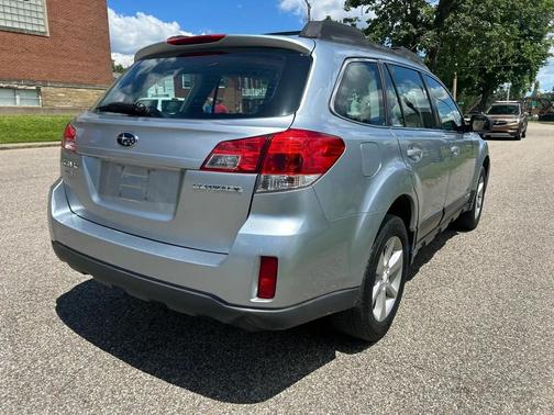 Ice Silver Metallic 2014 Subaru Outback 2.5i