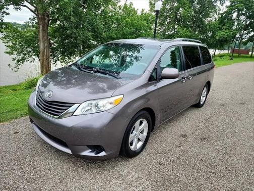 2014 Toyota Sienna LE