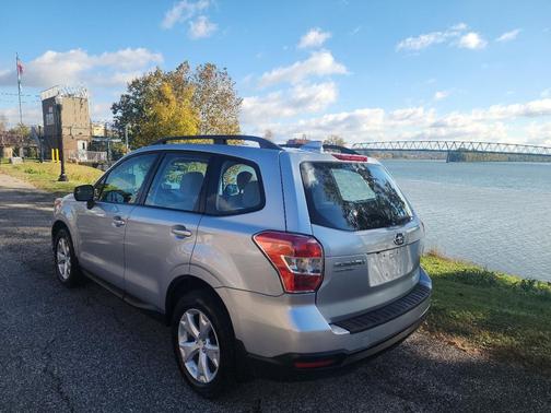 2016 Subaru Forester 2.5i
