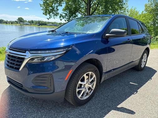 Blue Glow Metallic 2023 Chevrolet Equinox LS