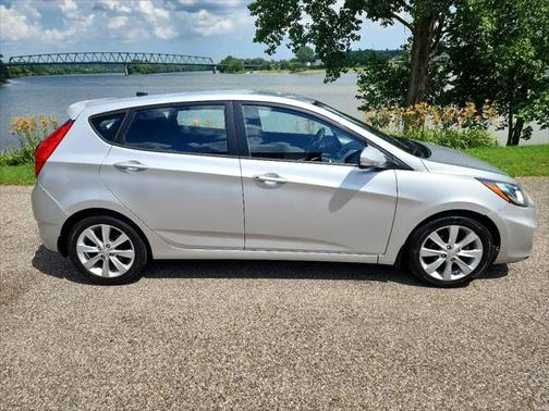 2013 Hyundai Accent SE