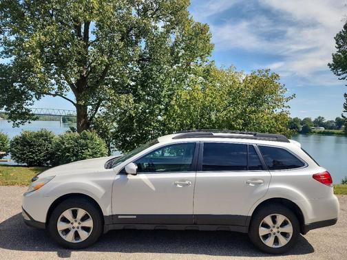 2010 Subaru Outback 2.5 i Premium