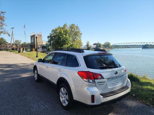 2012 Subaru Outback 2.5i Premium