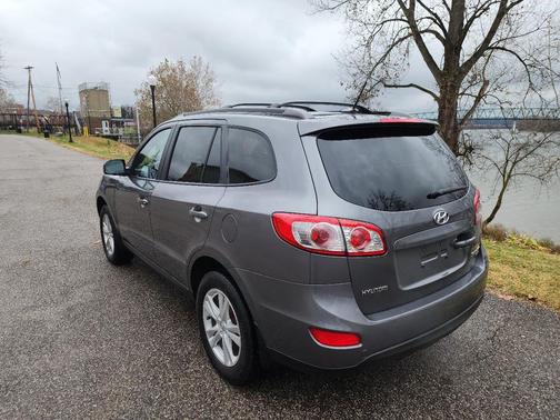 2010 Hyundai SANTA FE SE