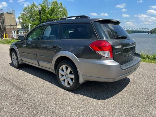 Diamond Gray Metallic/Quartz Silver Metallic 2009 Subaru Outback 2.5 i Special Edition