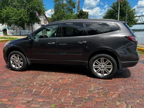 Photo 4 of 18 of 2013 Chevrolet Traverse 1LT