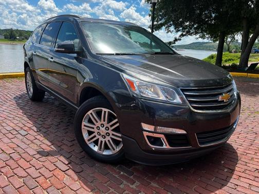 Photo 1 of 18 of 2013 Chevrolet Traverse 1LT