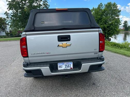 Silver Ice Metallic 2018 Chevrolet Colorado LT