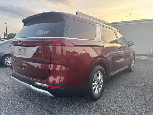2023 Kia Carnival LX