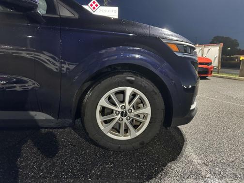 2022 Kia Carnival LX