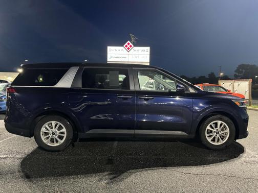 2022 Kia Carnival LX