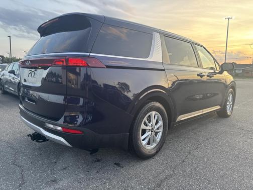 2023 Kia Carnival LX
