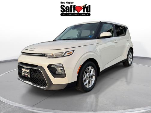 White 2022 Kia Soul LX