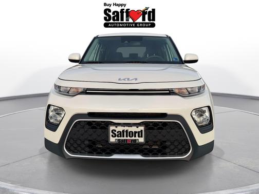 White 2022 Kia Soul LX