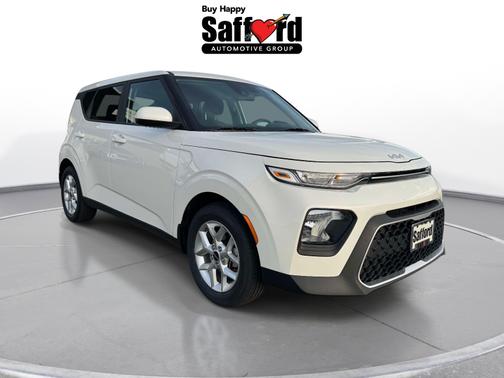 White 2022 Kia Soul LX