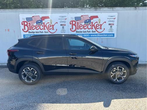 Mosaic Black Metallic 2026 Chevrolet Trax LT