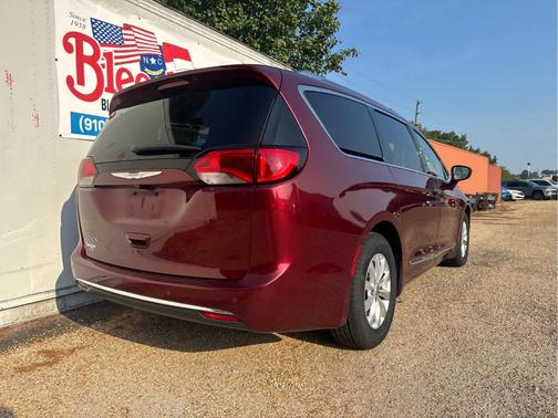 Velvet Red Pearlcoat 2018 Chrysler Pacifica Touring-L