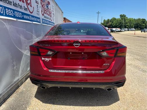 Scarlet Ember 2023 Nissan Altima 2.5 SR