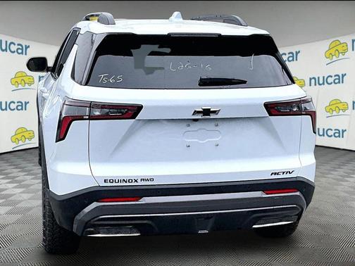 Polar White Tricoat 2026 Chevrolet Equinox AWD ACTIV