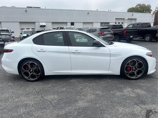 2022 Alfa Romeo Giulia Veloce