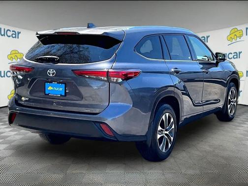 Magnetic Gray Metallic 2021 Toyota Highlander XLE