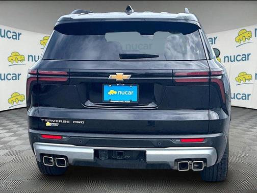 Mosaic Black Metallic 2025 Chevrolet Traverse LT