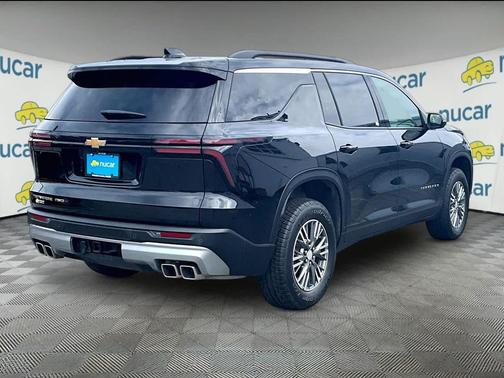 Mosaic Black Metallic 2025 Chevrolet Traverse LT