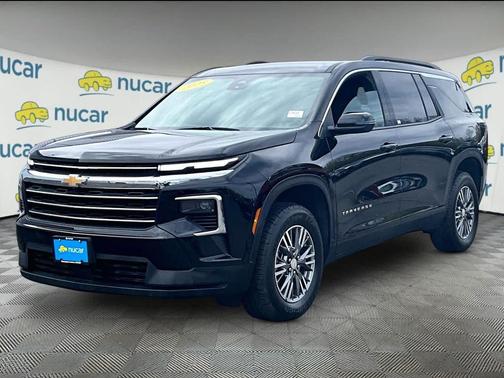 Mosaic Black Metallic 2025 Chevrolet Traverse LT