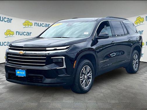 Mosaic Black Metallic 2025 Chevrolet Traverse LT