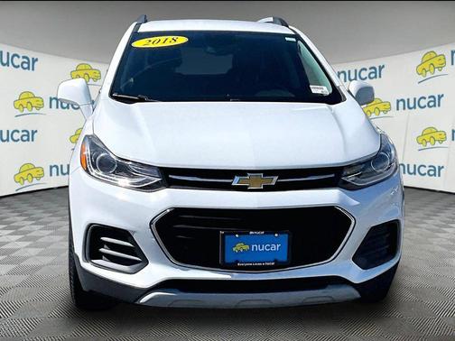 Summit White 2018 Chevrolet Trax LT