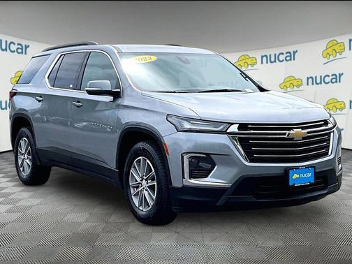 Sterling Gray Metallic 2023 Chevrolet Traverse LT Leather