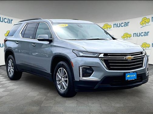 Sterling Gray Metallic 2023 Chevrolet Traverse LT Leather