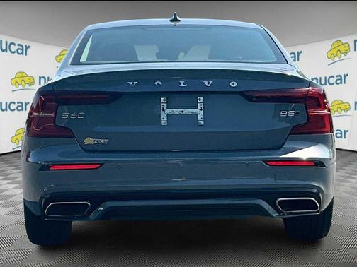 2022 Volvo S60 T5 Momentum