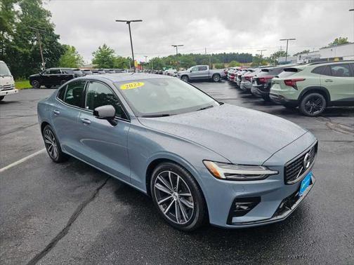 2022 Volvo S60 T5 Momentum