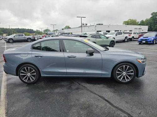 2022 Volvo S60 T5 Momentum