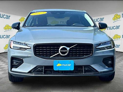 2022 Volvo S60 T5 Momentum