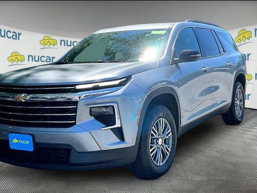Sterling Gray Metallic 2026 Chevrolet Traverse LT