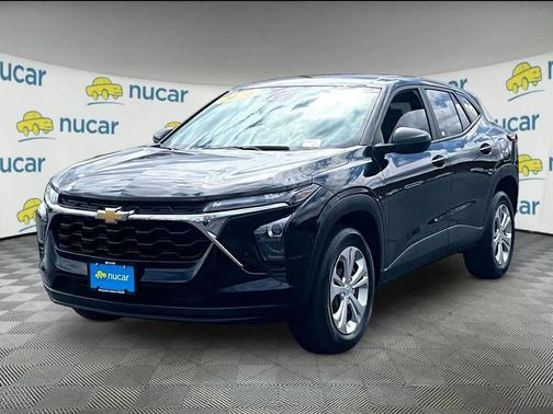 Mosaic Black Metallic 2024 Chevrolet Trax LS