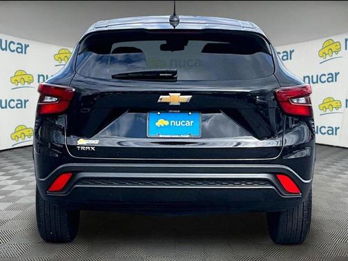 Mosaic Black Metallic 2024 Chevrolet Trax LS